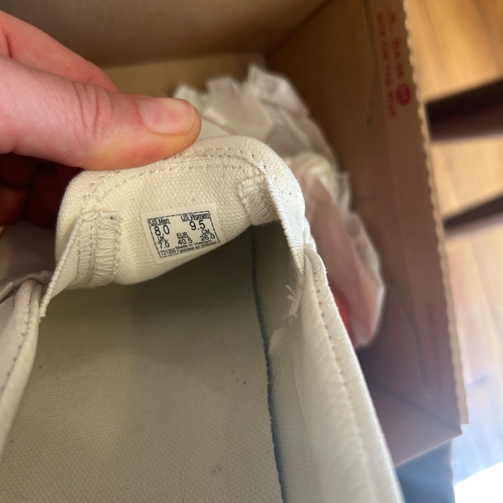 NEW IN BOX Vans Suede Platform Slip Ons, Cream/Coral, Size W9.5/M8 - Picture 2 of 4